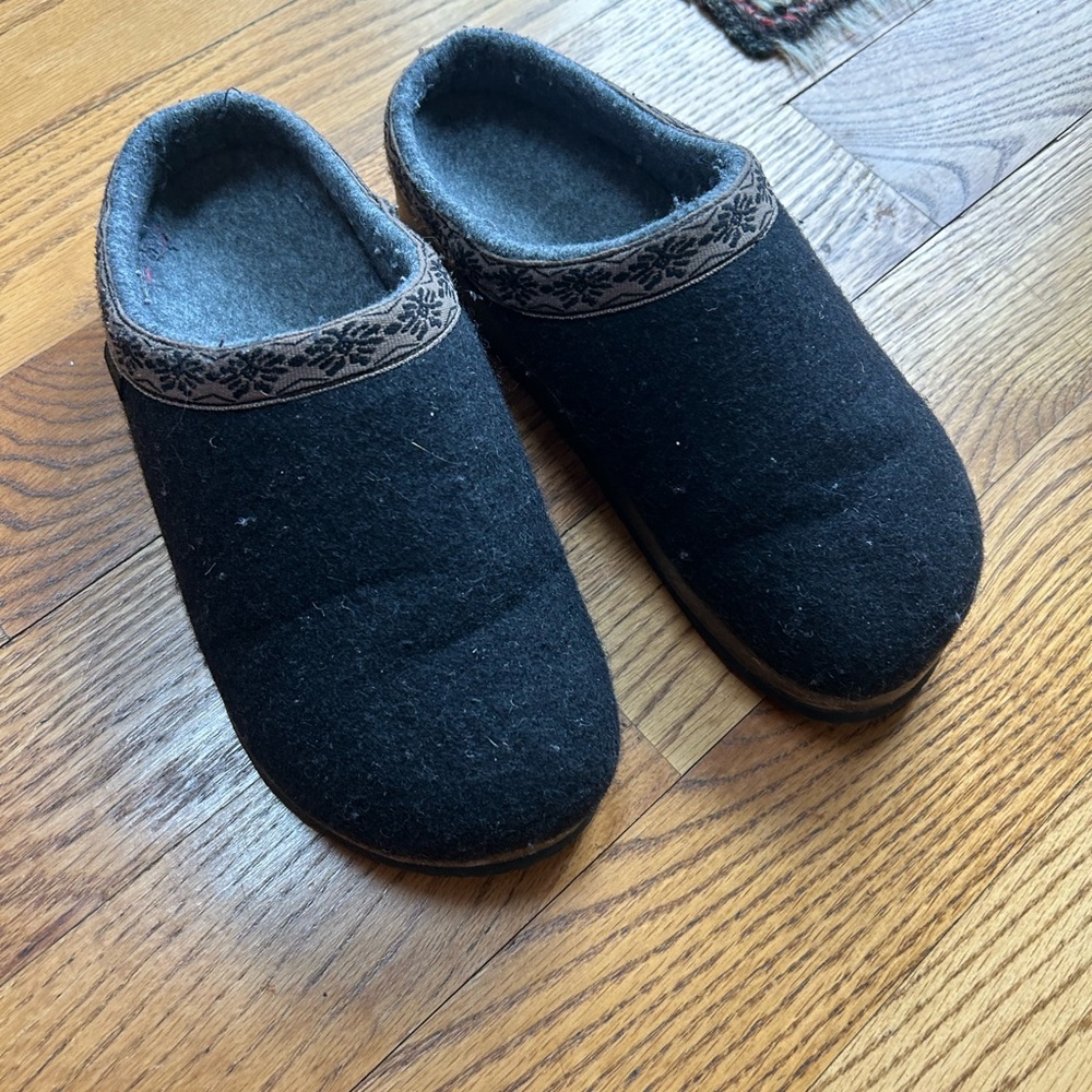 Women’s Wool Slippers